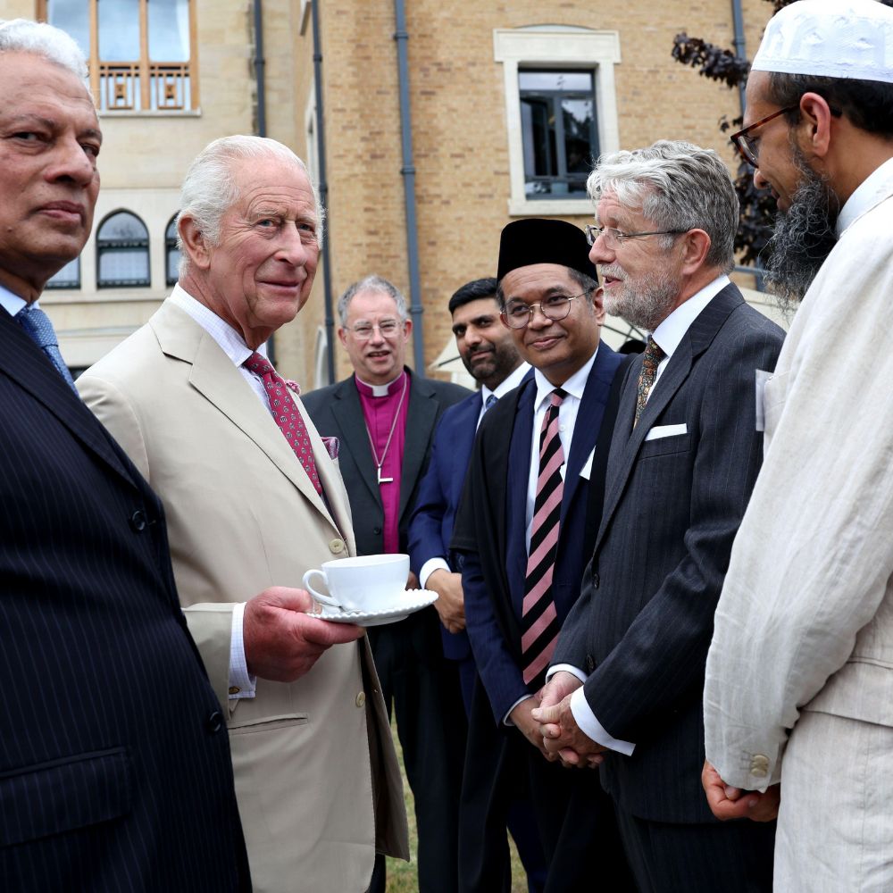 Bishop Steven meets King Charles alongside other faith leaders at the Oxford Centre for Islamic Studies.
